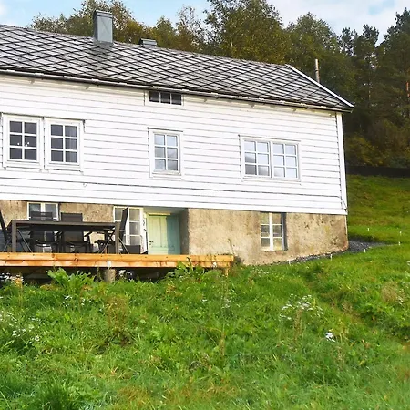 8 Person In Masfjordnes-by Traum