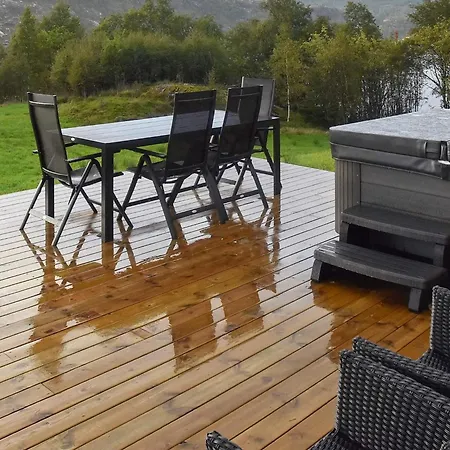 8 Person In Masfjordnes-by Traum