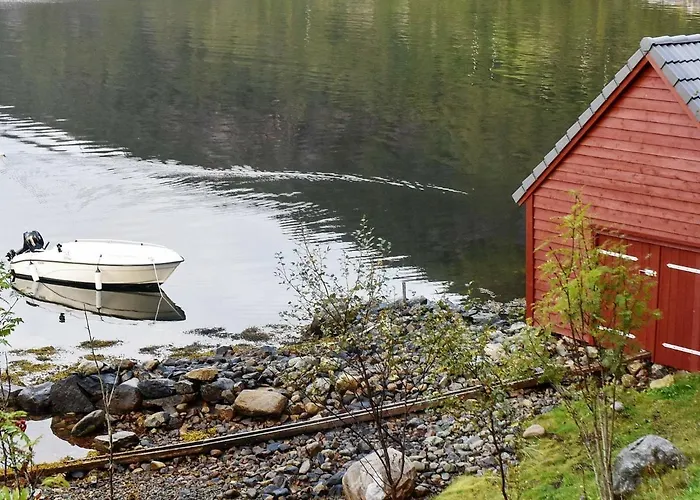 8 Person In Masfjordnes-by Traum